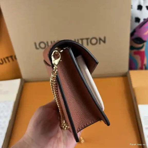 First bag ru LOUIS VUITTON POCHETTE CHAIN MYLOCKME 0428